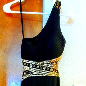 Betsy Adam Gown 4P (a couple loose beads)